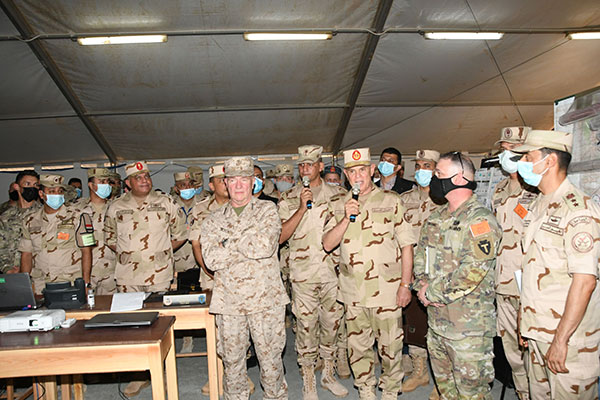 رئيس أركان حرب القوات المسلحة وقائد القيادة المركزية الأمريكية