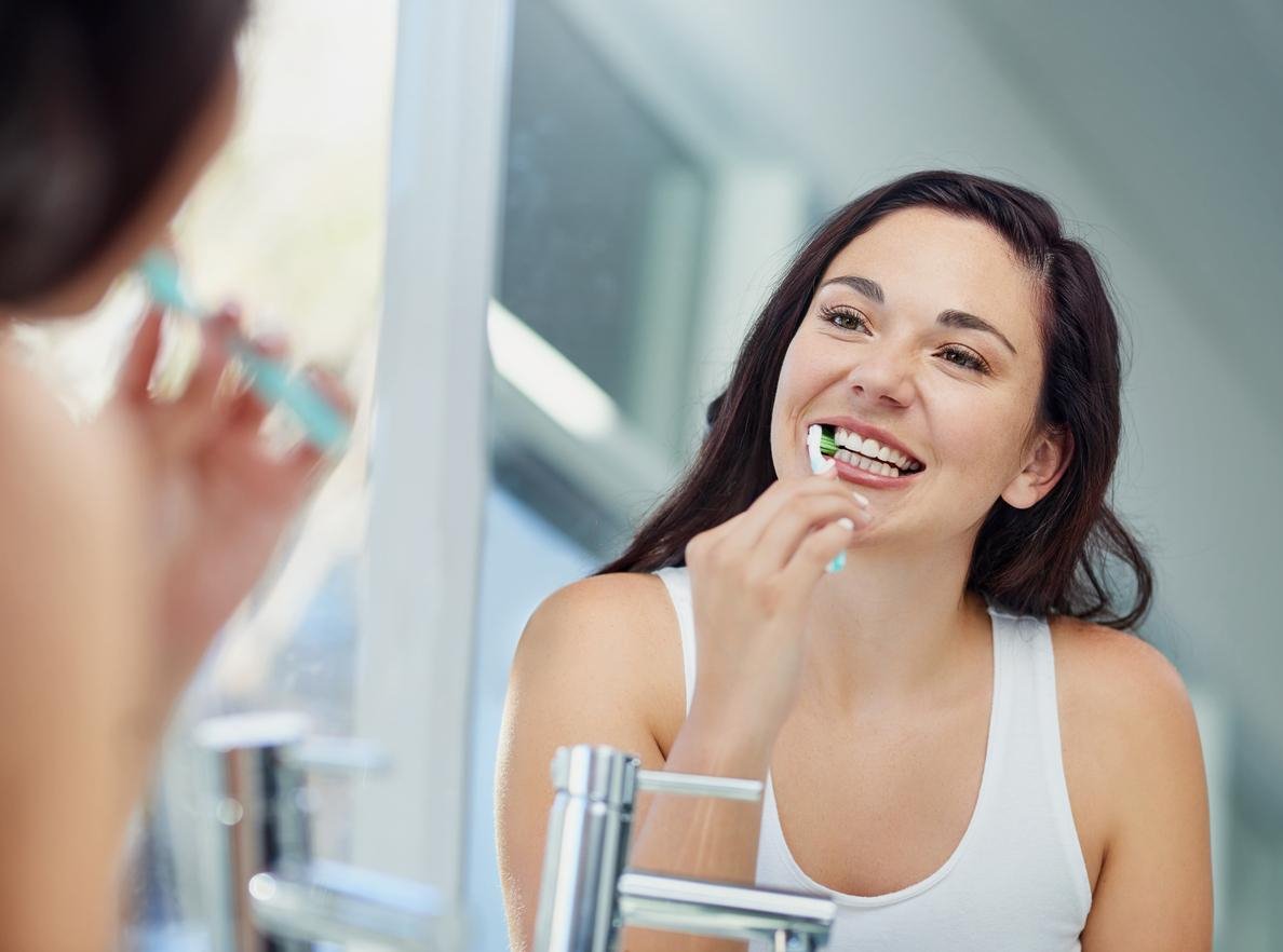 هل يجب التخلص من فرشاة أسنانك بعد تعافيك من كورونا؟