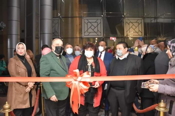 وزيرة الثقافة تُكرم الفنان الكبير فاروق فلوكس وتفتتح جناحا متحفيا بالمسرح القومى