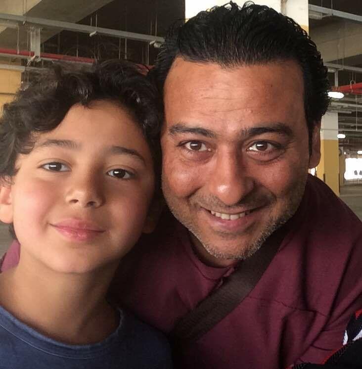 أحمد عزمي وابنه 
