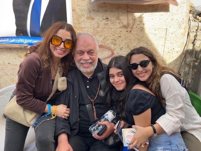 أشرف زكي وروجينا وبناتهما