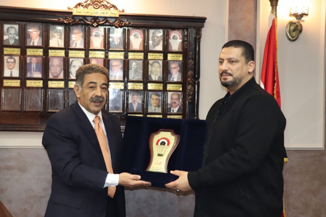 مجدي أبو فريخة يستقبل وفد اتحاد السلة الليبي 
