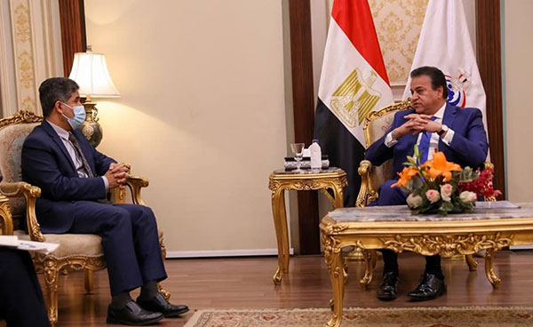 وزير التعليم العالي والقائم بعمل وزير الصحة يستقبل مدير منظمة الصحة العالمية لإقليم شرق المتوسط