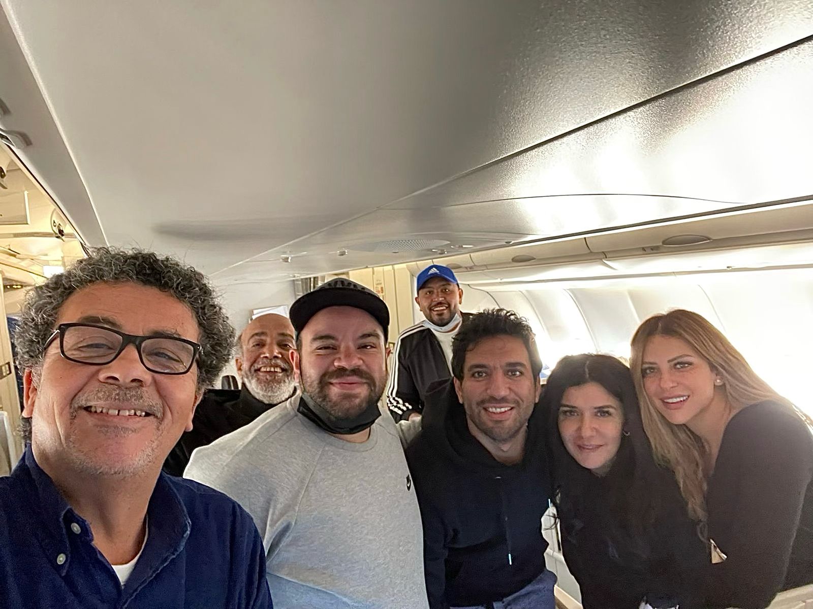 فريق مسرحية في نص الليل