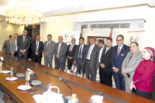 الوفد يستضيف صالون الحوار الوطنى