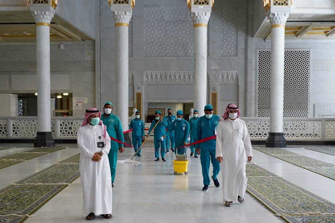 أول صلاة في المسجد الحرام 