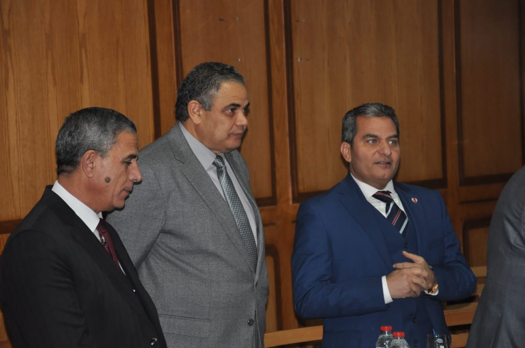 رئيس جامعة كفر الشيخ يلتقي أعضاء اتحاد الطلاب لوضع خطة للأنشطة