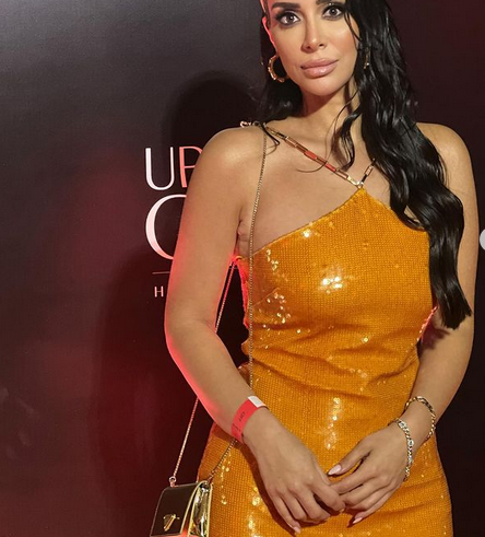 بسنت شوقي تجذب انتباه الحاضرين 