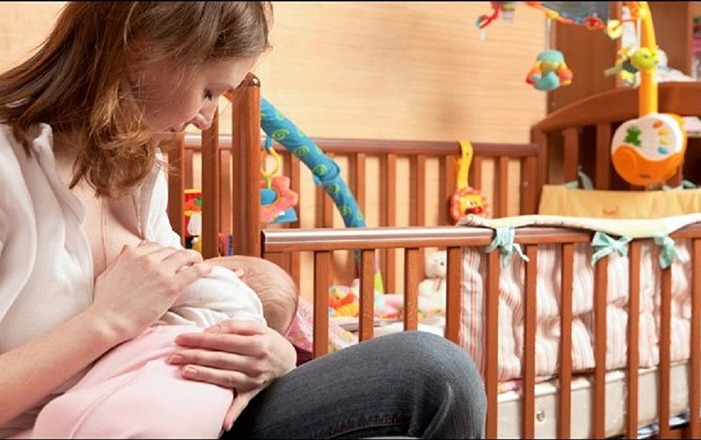 هل تنتقل عدوى كورونا من الأم المصابة إلى الطفل عبر الرضاعة؟