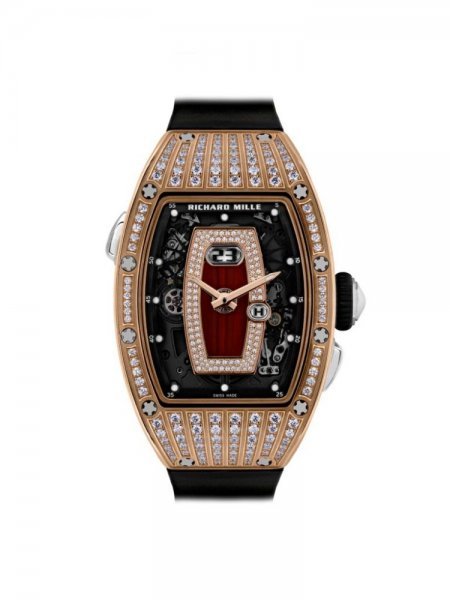 ساعه مرصعة بالألماس