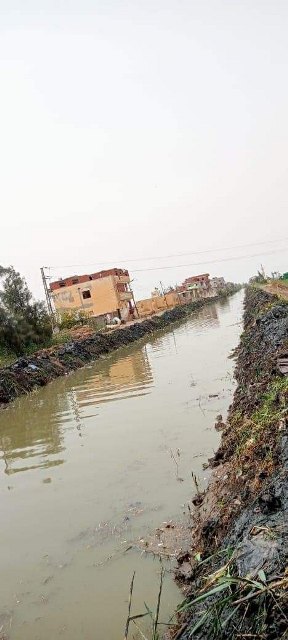 محافظ الشرقية يُتابع أعمال تطهير وتكريك ترعتي شديد وتمرازة بأولاد صقر