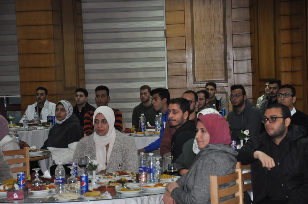 رئيس جامعة كفر الشيخ يلتقي أعضاء اتحاد الطلاب لوضع خطة للأنشطة
