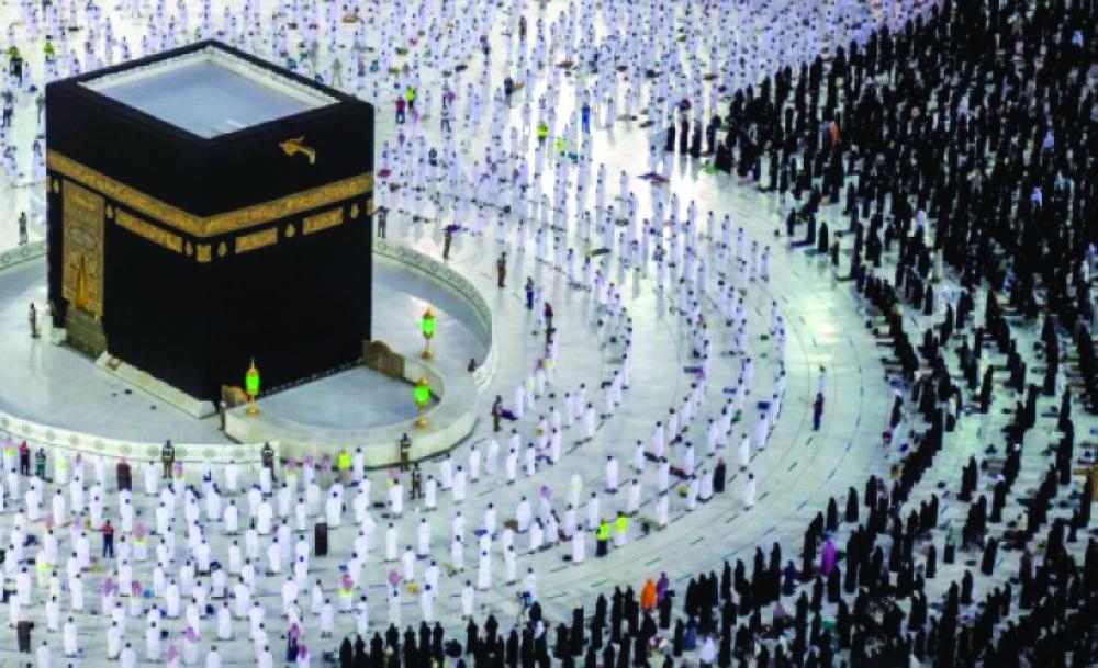 أول صلاة في المسجد الحرام 