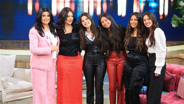 مايان السيد مع والدتها وشقيقاتها ومنى الشاذلي