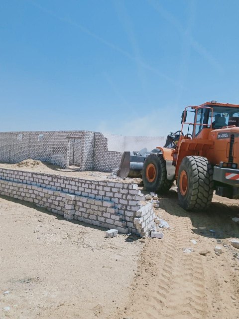 الأجهزة التنفيذية بالشرقية تتصدى لتعديات البناء على الأراضى الزراعية