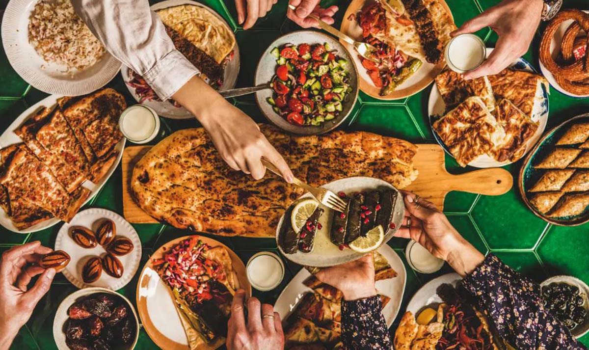 عادات غذائية خاطئة يجب تجنبها في شهر رمضان