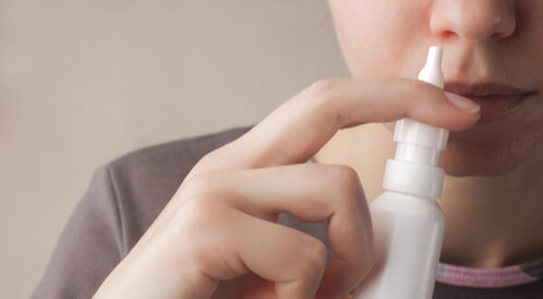 مركز طبي أمريكي يعلن تصميم رذاذ أنفي جديد للوقاية والعلاج من كورونا