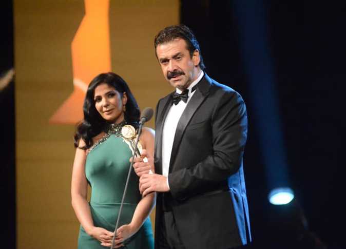 كريم عبد العزيز ومنى زكي