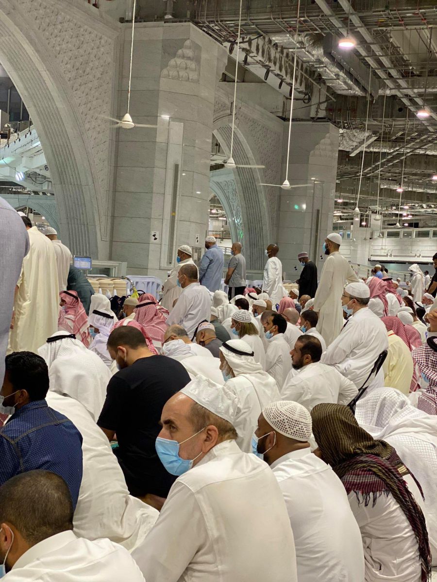 أول صلاة في المسجد الحرام 