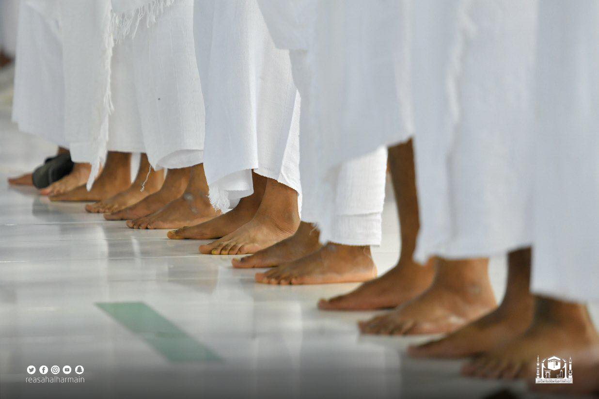 أول صلاة في المسجد الحرام 