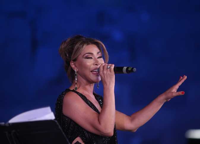 نوال الزغبي وسط حضور ضخم في مهرجان القلعة (صور)