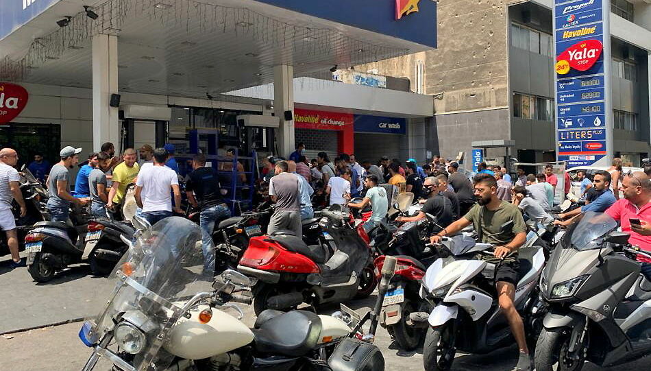 ازمة البنزين في لبنان