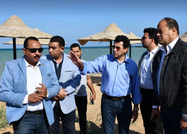 وزير الرياضة يتفقد مركز شباب الغردقة