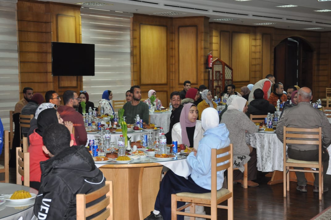 رئيس جامعة كفر الشيخ يلتقي أعضاء اتحاد الطلاب لوضع خطة للأنشطة