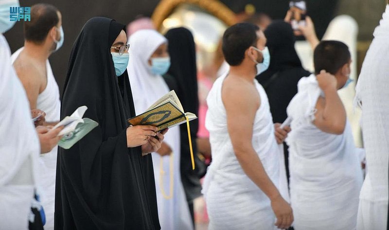 أول صلاة في المسجد الحرام 