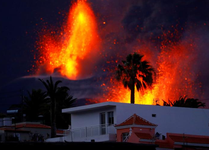 ثوران بركان جزيرة لابالما