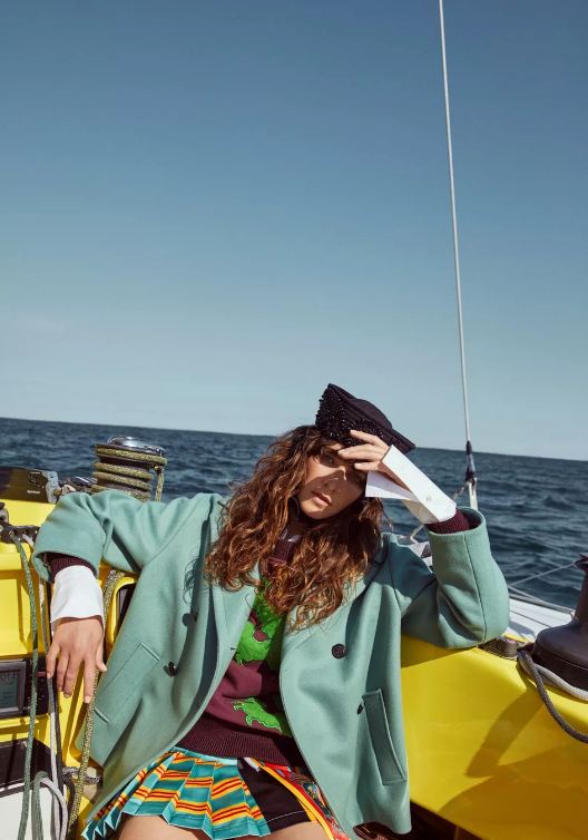 تنسيق الملابس الملونة