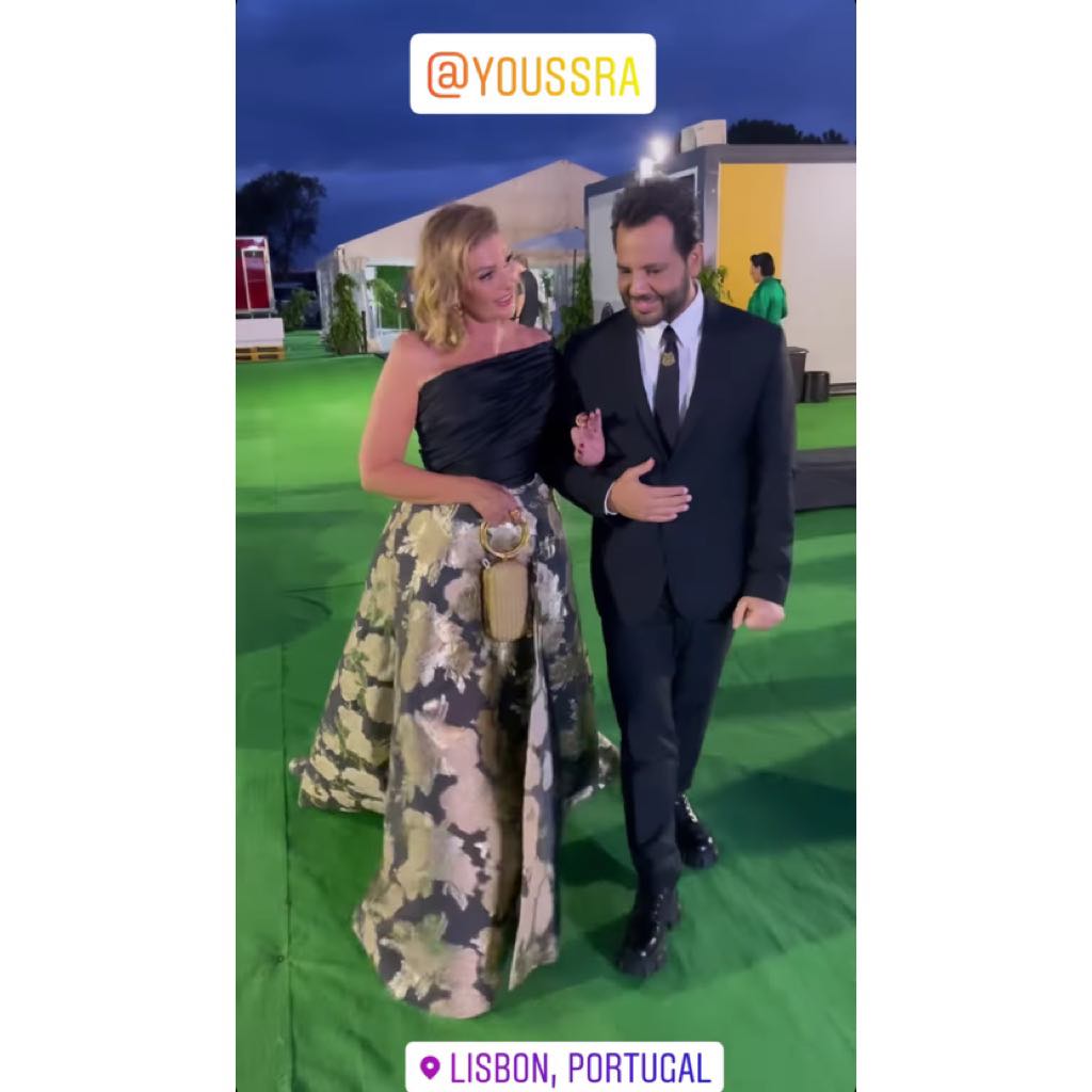 يسرا تتألق مع نيشان