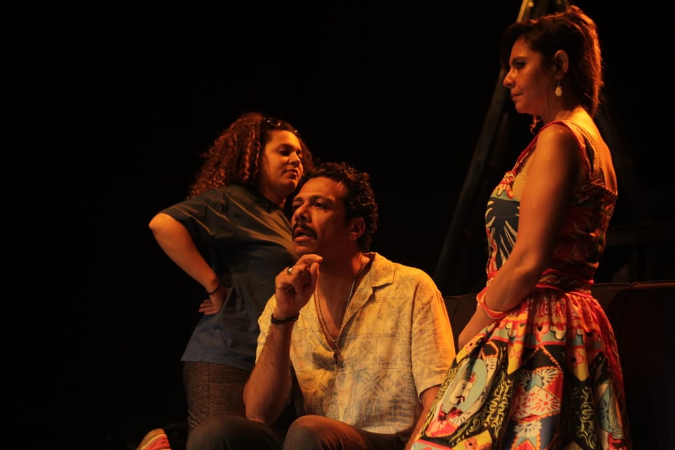 مشهد من المسرحية