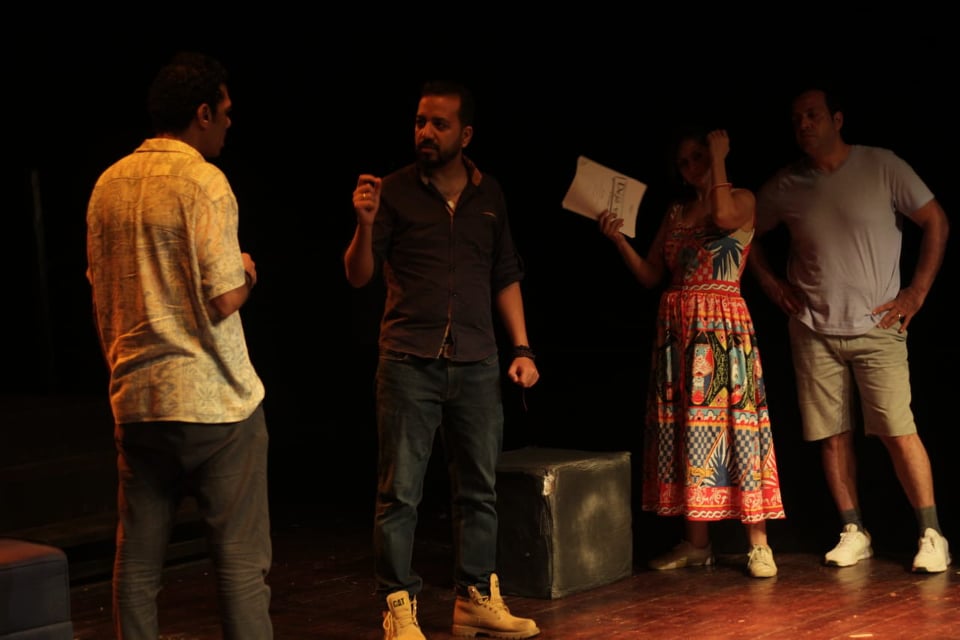 مشهد من المسرحية