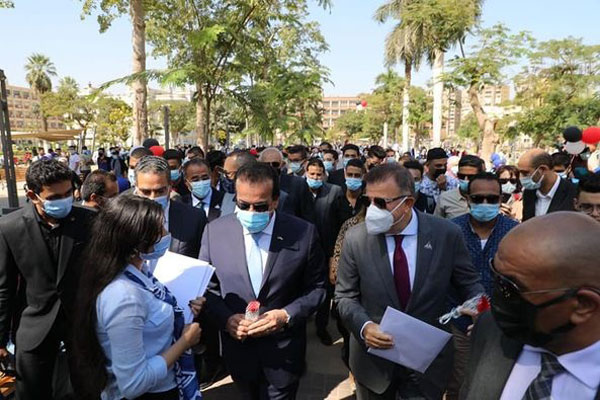 وزير التعليم العالي يتفقد جامعة عين شمس