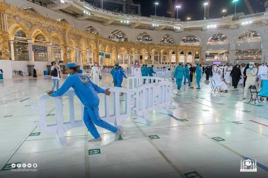 أول صلاة في مكة