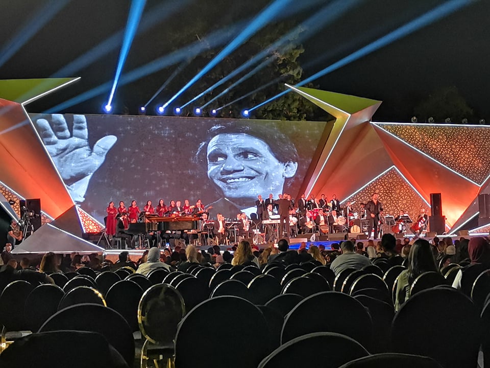 عاصي الحلاني يغني للعندليب