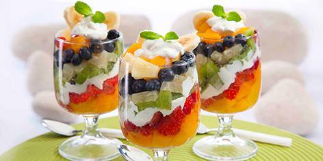 سلطة فواكة بالزبادي