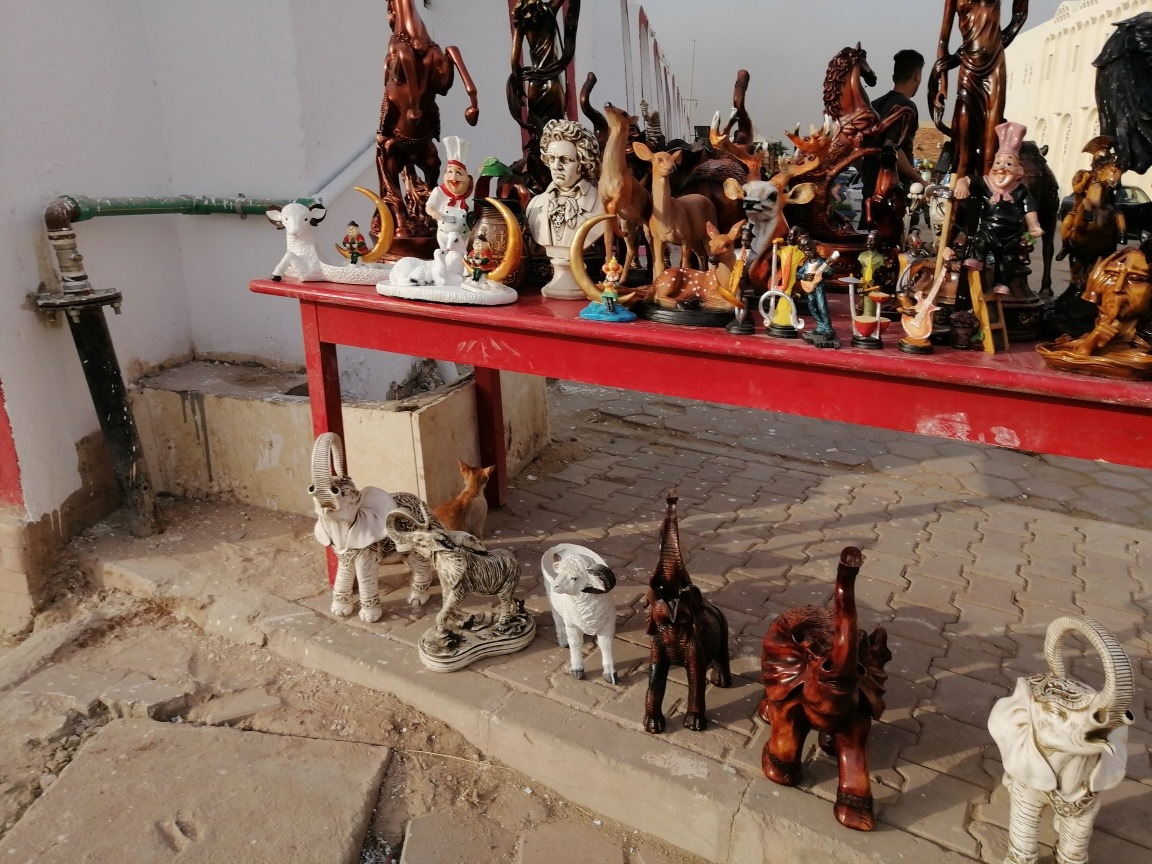 قرية الفواخير 