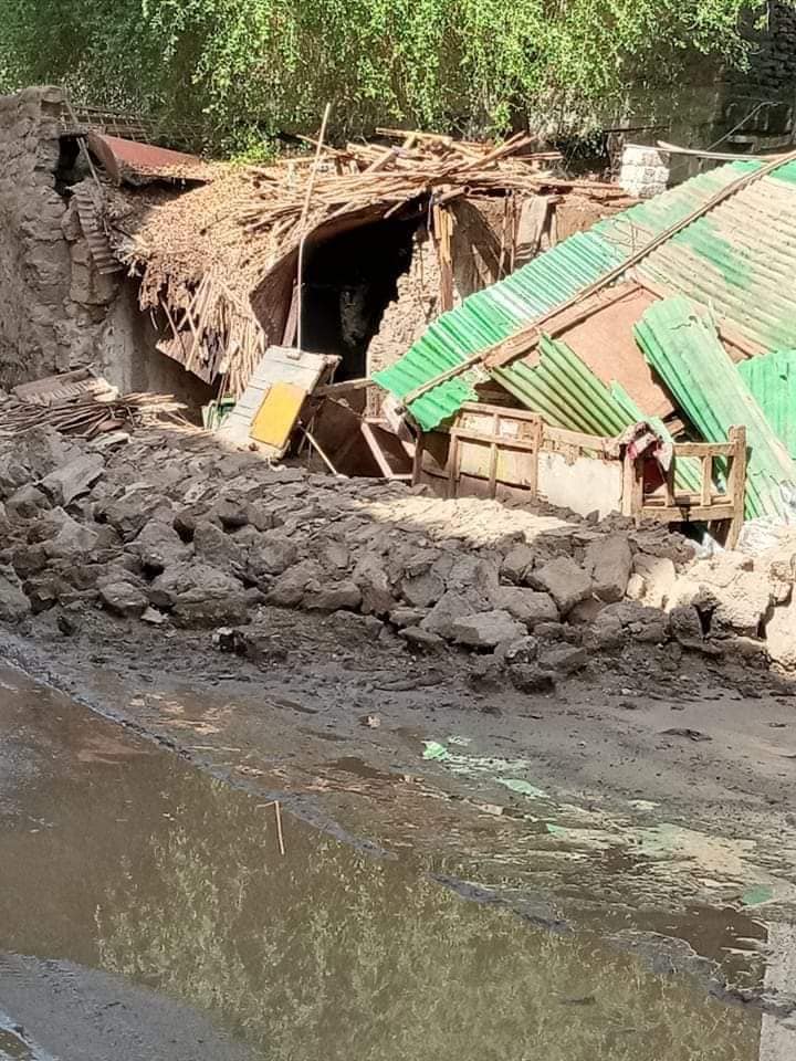 غرق المقابر والمنازل باسوان