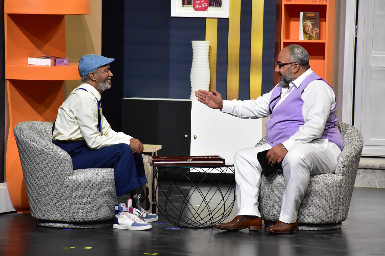 مسرحية عائلة تس