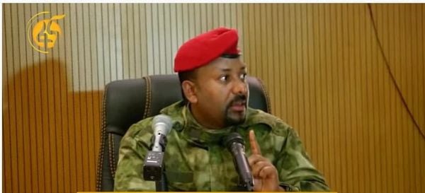 آبي أحمد رئيس الوزراء الاثيوبي يقود الحرب وينزل ارض المعارك