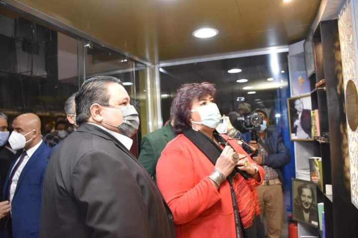 وزيرة الثقافة تُكرم الفنان الكبير فاروق فلوكس وتفتتح جناحا متحفيا بالمسرح القومى