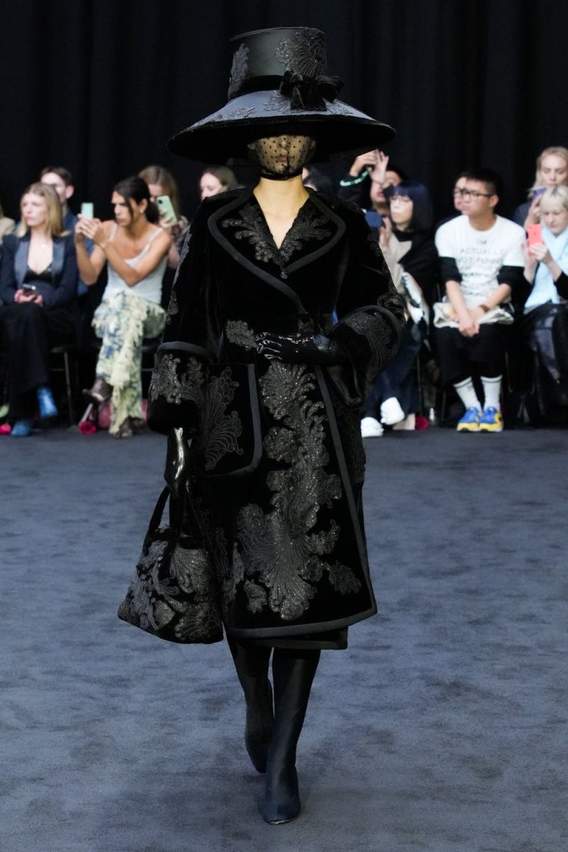  عرض أزياء أسطوري لوداع الملكة إليزابيث