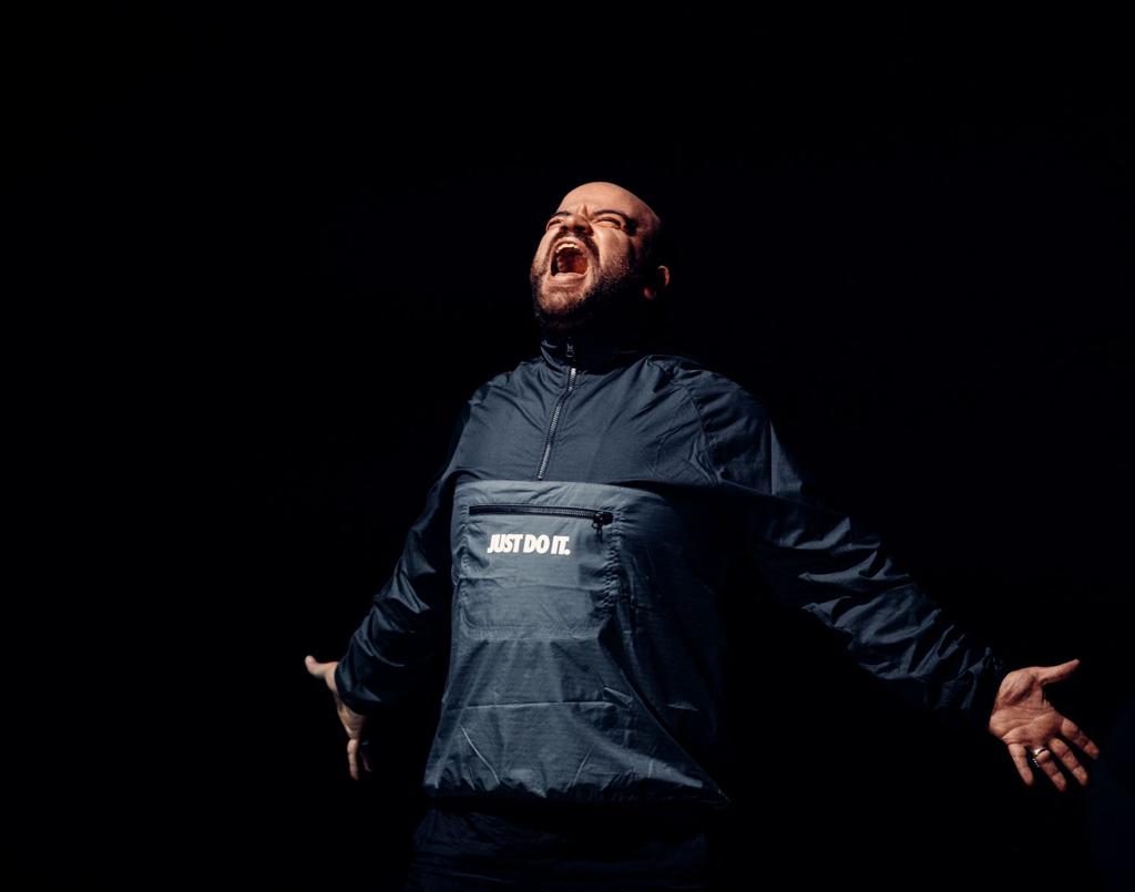 كواليس مسرحية في نص الليل