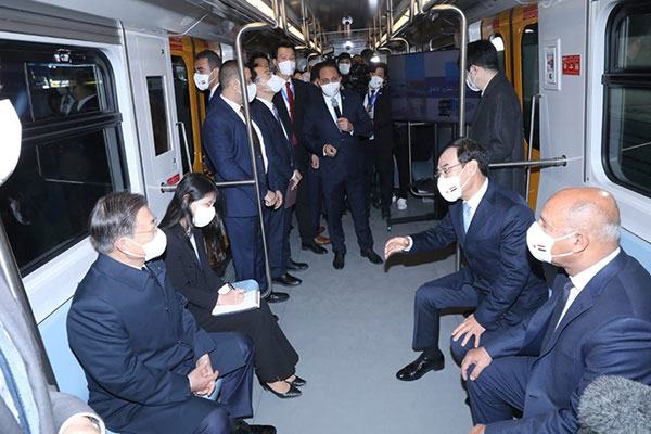 رئيس كوريا الجنوبية في زيارة تاريخية للخط الثالث لمترو الأنفاق