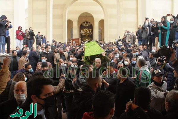 صور.. جنازة الكاتب الصحفي الكبير ياسر رزق من مسجد المشير