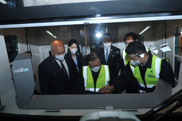 رئيس كوريا الجنوبية في زيارة تاريخية للخط الثالث لمترو الأنفاق