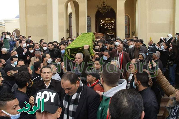 صور.. جنازة الكاتب الصحفي الكبير ياسر رزق من مسجد المشير