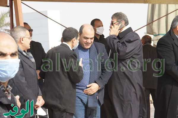 قلاش والباز والسناوي يشاركون في جنازة الكاتب ياسر رزق